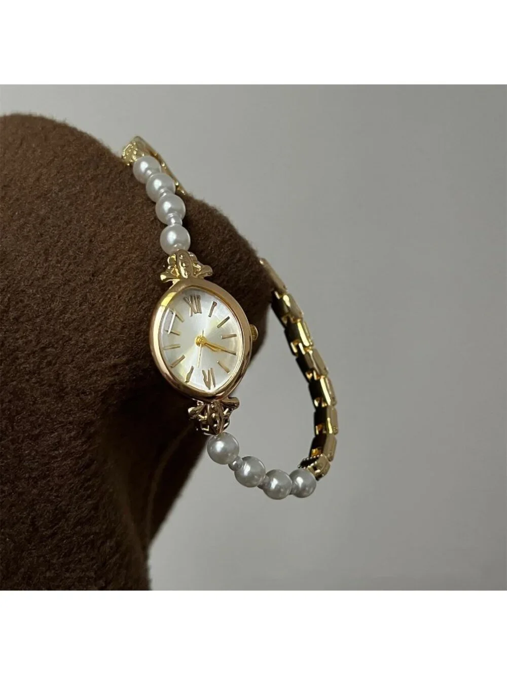 Women's Gold Oval Case Pearl Bracelet Roman Numeral Dial Quartz Wrist Watches
